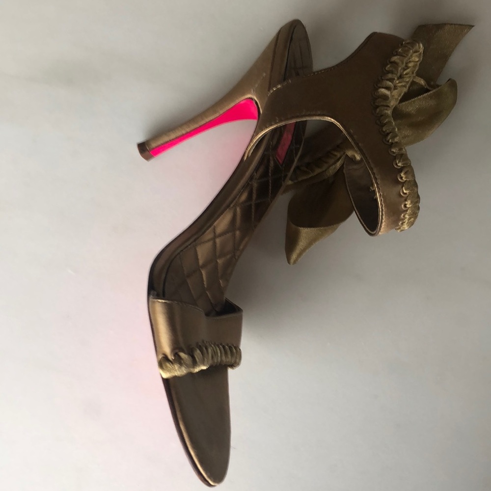 Heels - Picture 3 of 4